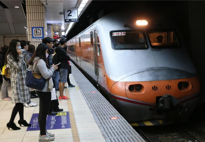 離譜台鐵列車長猛追女同事遭拒竟跟蹤偷拍（示意圖。中時資料照片）