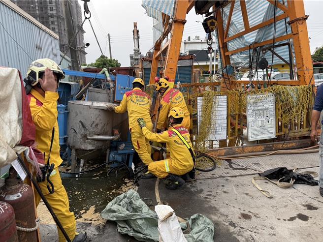 台南特搜分队赶往现场救援。（读者提供／曹婷婷台南传真）