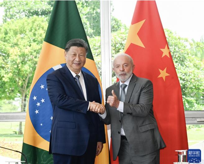 当地时间2024年11月20日上午，中国国家主席习近平在巴西总统官邸黎明宫同巴西总统卢拉举行会谈。（新华社）