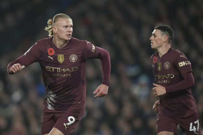 曼城Erling Haaland(左)庆祝得分（美联社资料照）