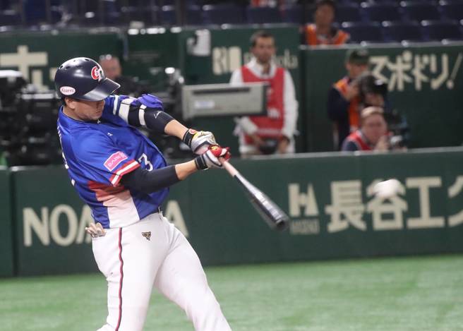 2棒林立1局上率先击出中华队首支安打。（赵双杰摄）