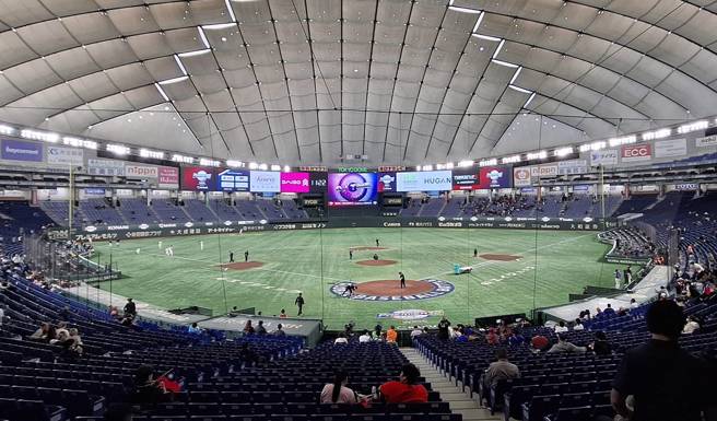 中華隊今在12強複賽中對戰美國隊，圖為東京大巨蛋賽前準備畫面（趙雙傑／攝）