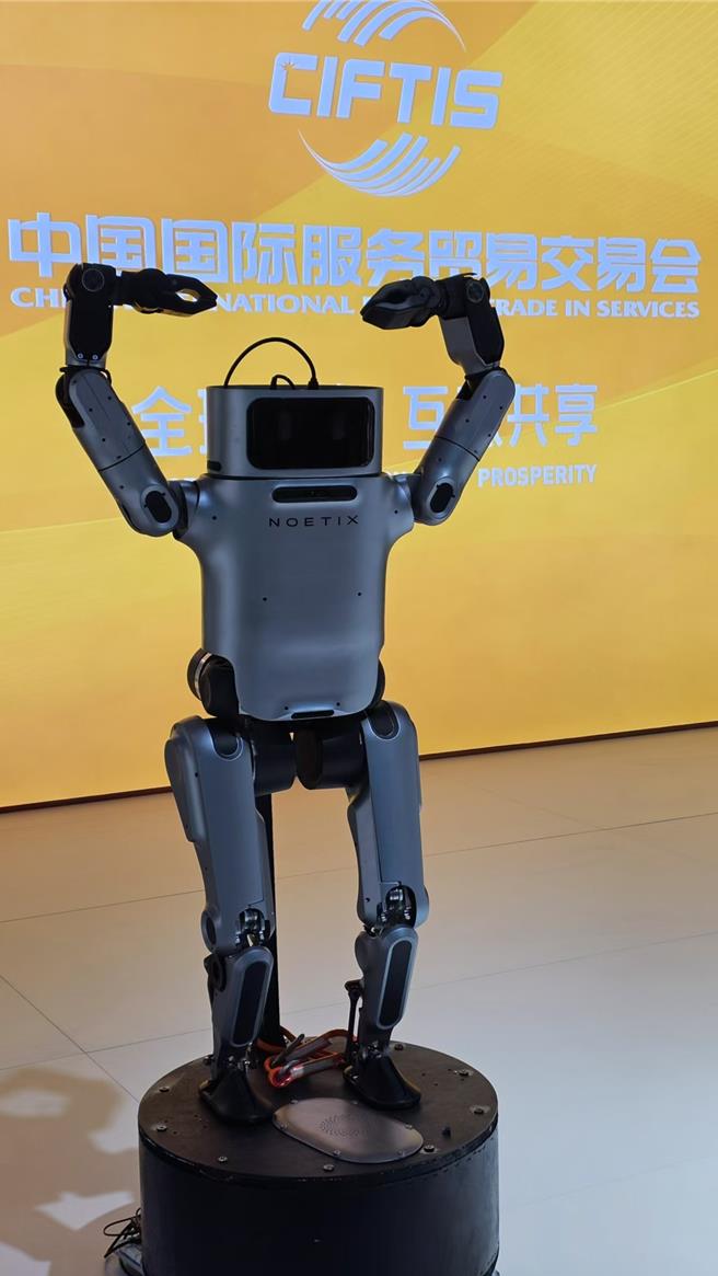 陆人形机器人市场规模超27亿人民币，业内人士预测：明年将迎「高考」。（蓝孝威摄）