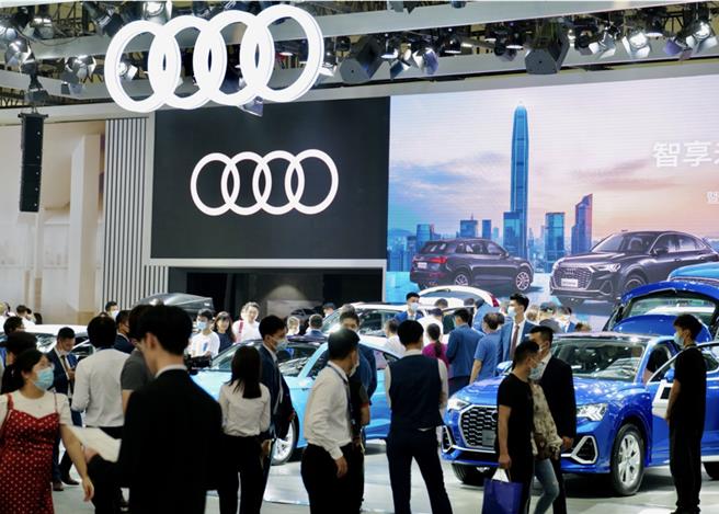 宾士利润腰斩、奥迪暴跌九成！BBA第三季业绩集体滑坡。（中新社）