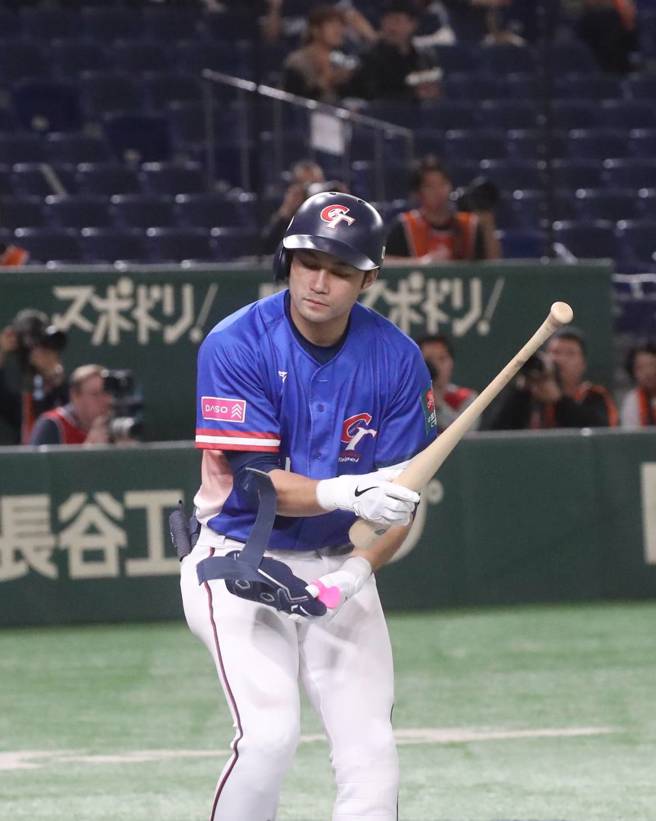 中华队潘杰楷四坏球保送上垒。（图／赵双杰摄）