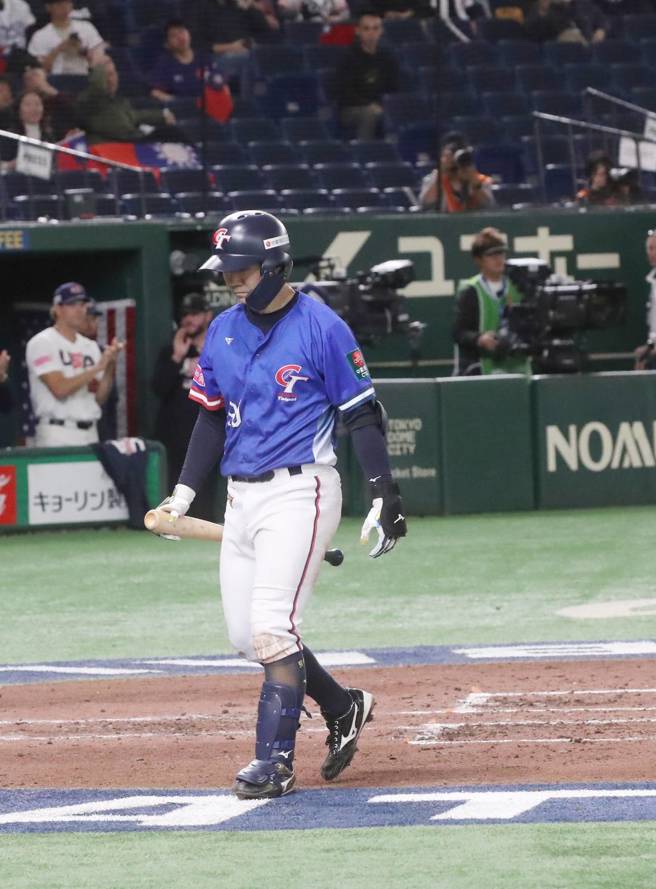 中华队江坤宇满垒吞K无法延续攻势。（图／赵双杰摄）