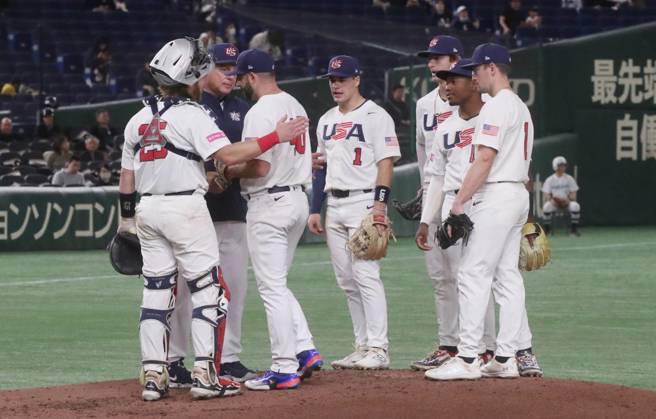 美国队得点圈危机，更换先发投手。（图／赵双杰摄）