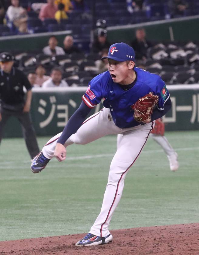 中华队江国豪3局下化解满垒危机。（图／赵双杰摄）