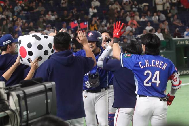 中华队靠着长打串联先驰得点。（图／赵双杰摄）