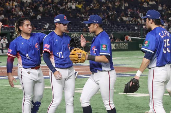 中华队庄昕谚5局下遭美国阳春炮狙击，所幸失分未扩大。（图／赵双杰摄）