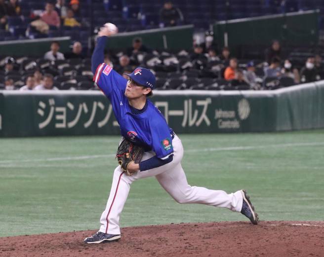 中华队张奕登板守住6局下。（图／赵双杰摄）