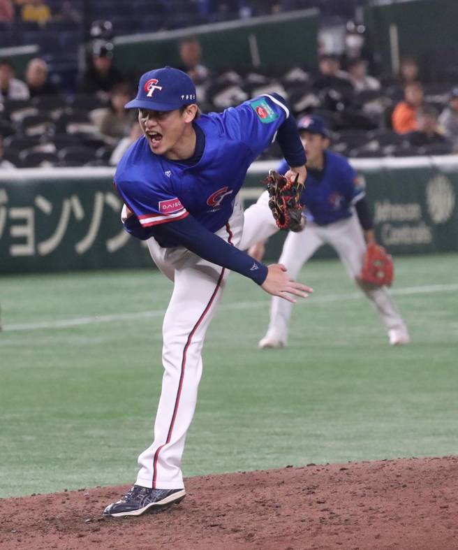 中华队张奕登板守住6局下。（图／赵双杰摄）