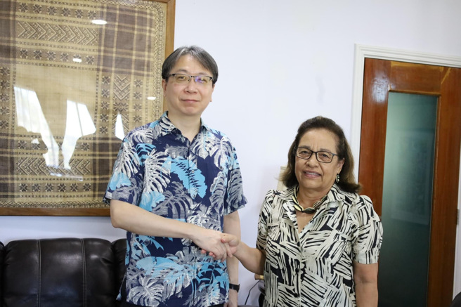 马绍尔海妮总统在会谈中，欢迎蔡明彦来拜会，并肯定台、马伙伴关系稳健发展。(翻摄马绍尔政府脸书)