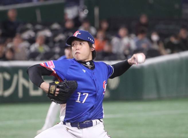 中华队由陈冠宇接替投球。（图／赵双杰摄）