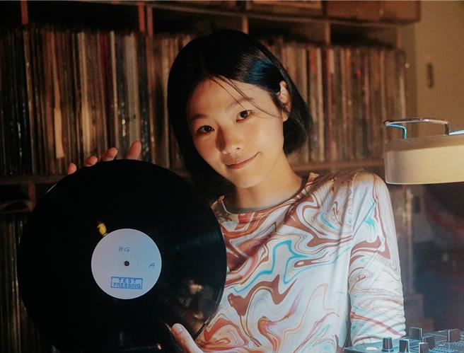 柯泯薰21日开唱，吕士轩、苏佩卿到场支持。（好好的艺术提供）