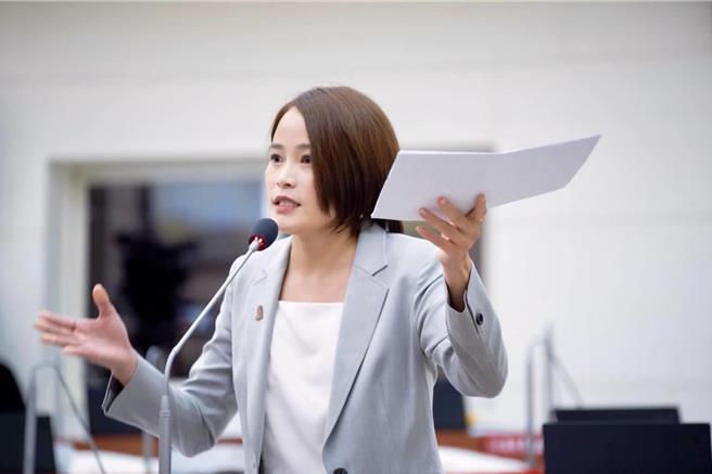 新竹市議員廖子齊質詢指出，香山區位於竹苗連接樞紐，但卻沒被納入輕軌範圍。（廖子齊提供／王惠慧新竹傳真）