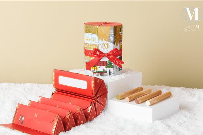 Lady M「Golden Christmas璀璨圣诞可丽卷饼礼盒」，1080元。（Lady M提供／朱世凯台北传真）