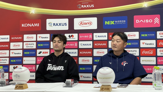 中华队潘杰楷（左）与总教练曾豪驹出席赛后记者会。（毛琬婷摄）