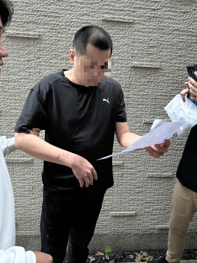 警方将涉嫌洗钱的李嫌等6人逮捕到案。（翻摄照片／林郁平台北传真）