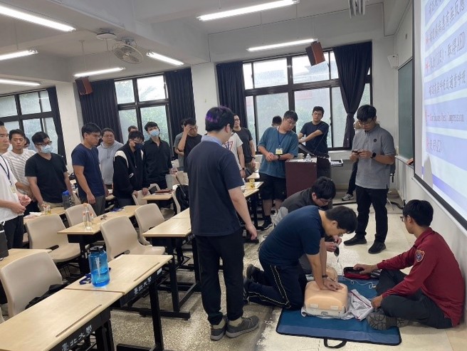 台北市消防局自今年8月12日至11月19日，於國立台北大學圓滿完成113年度替代役備役役男防災救護訓練。（圖消防局提供／簡銘柱翻攝）
