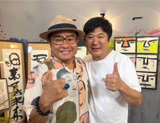 许效舜（左）、胡瓜感情要好。（《下面一位》提供）