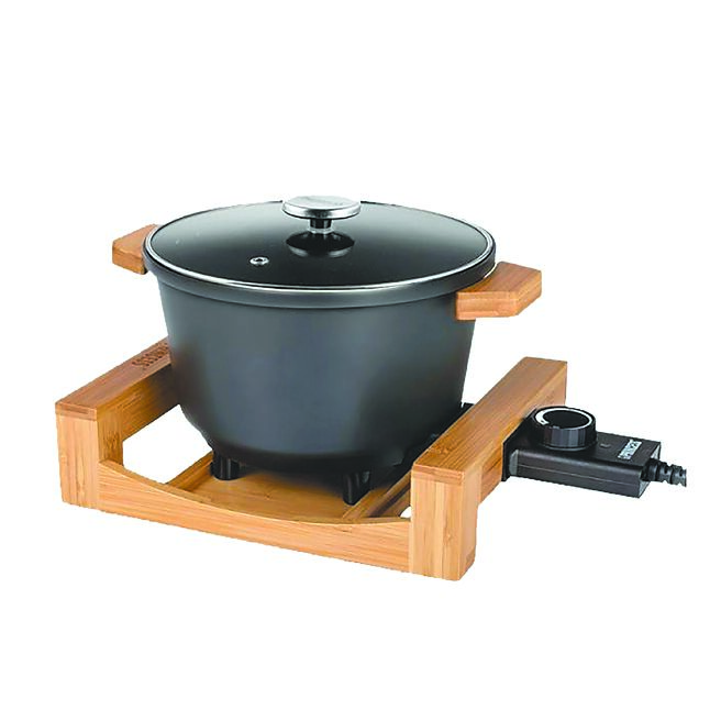 新光三越台北站前店超狂点数盛典，荷兰公主多功能陶瓷料理锅，扣1万2800点，原价3990元。（新光三越提供）