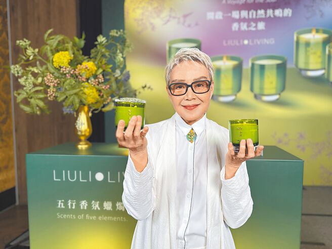 琉璃工房创办人兼艺术总监杨惠姗出席LIULI Living「全新五行香氛蜡烛系列」发表记者会。（古明弘摄）
