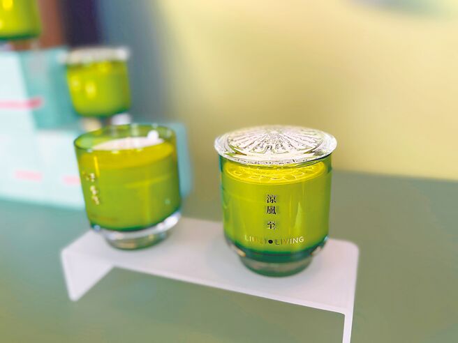 琉璃工艺制作的蜡烛保护盖，建议售价1000元。（古明弘摄）