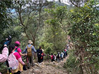 挑戰三員縱走！香田國小17學童翻越5山累積野外智慧