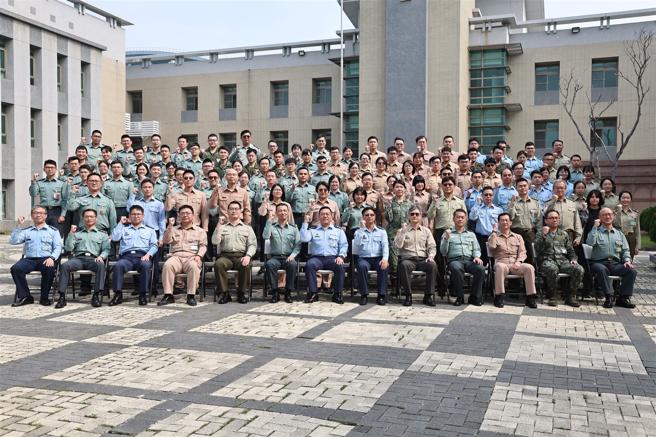 國防部法律事務司昨日在南部地區法律服務中心舉辦「國軍推動重大法務工作研討會」，以因應《陸海空軍懲罰法》、《軍人權益事件處理法》兩法新制將於民國114年8月前施行。（記者孫建屏攝）