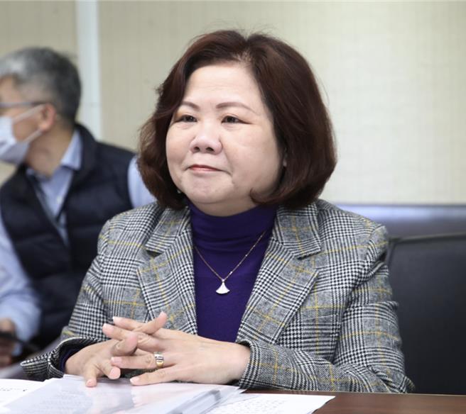 林淑芬更加码爆料，许铭春喜欢喝酒唱歌还用公帑开个人演唱会，这些新闻都报导过，而且还不只如此，办公室主任郑素玲还要求台下的公务员要帮他开手机的灯，发哨子给每个人大家都要吹哨子助兴还要鼓掌。（本报资料照片）