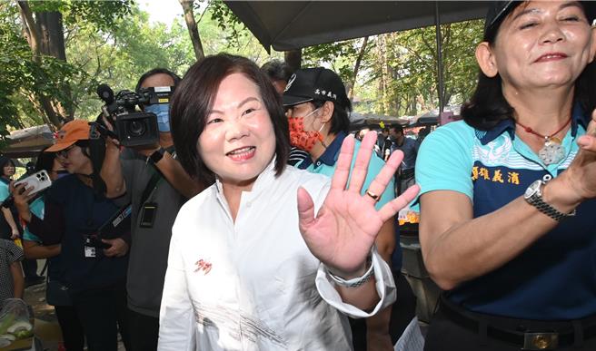 勞動部前部長許銘春（左）。（資料照/林瑞益攝）