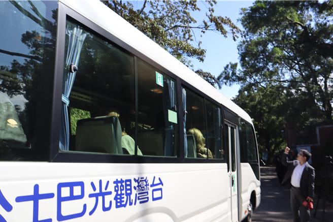 薄瓜瓜婚宴23日進場的賓客多為外籍人士。（邱立雅攝）