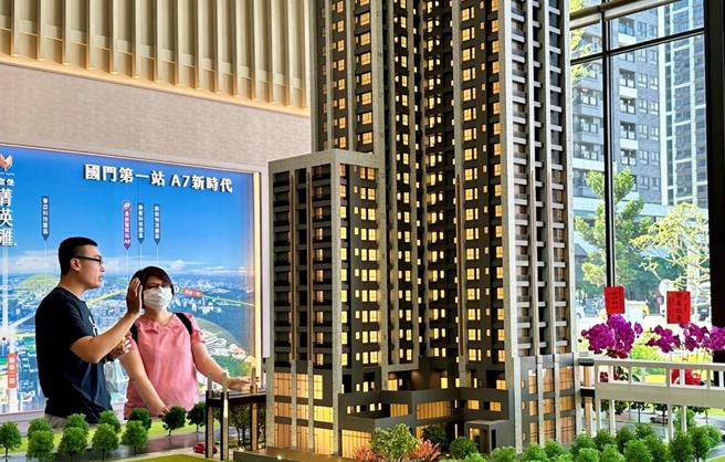 史上最严限贷令出台，房子还能买？专家认为，自用族群做好财务规划就免惊，政策针对的多屋族则应适时减码，少打炒房的主意。图/富比士地产王提供