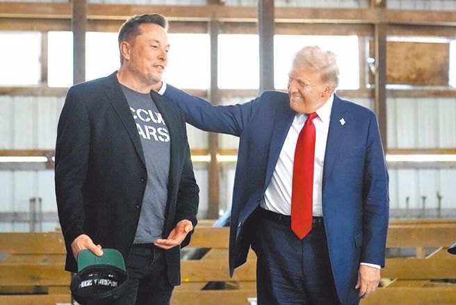 馬斯克挺川普，身價水漲船高。（美聯社）