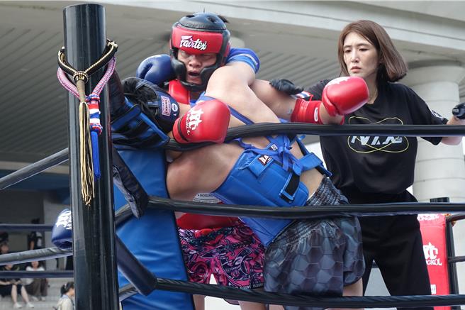 泰神杯年纪最大的参赛者、45岁朱俊锜和31岁的对手打成加赛。（罗琦文摄）