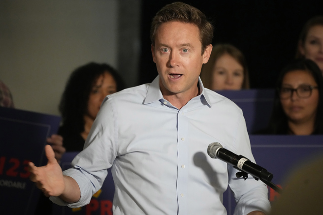 民主黨籍市長約翰斯頓（Mike Johnston）。（圖／美聯社）