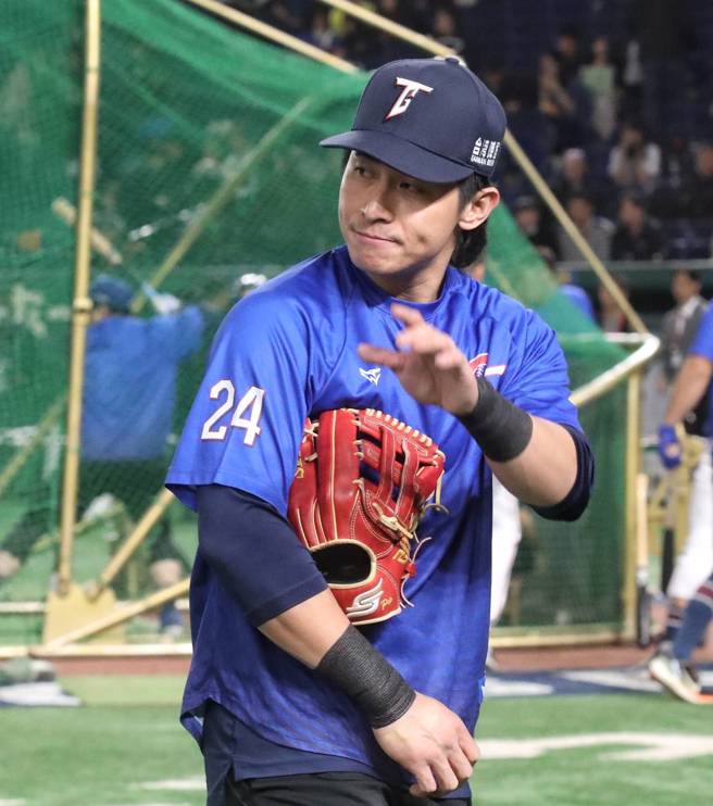 中華隊隊長陳傑憲今對日本休息，調養腳掌傷勢。（趙雙傑攝）