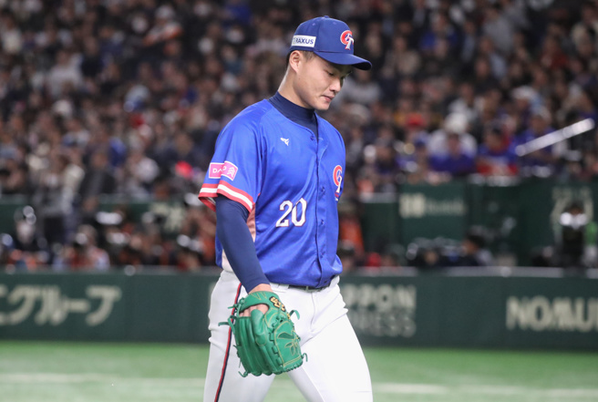 陈柏清临危受命对日先发0.1局退场。（赵双杰摄）