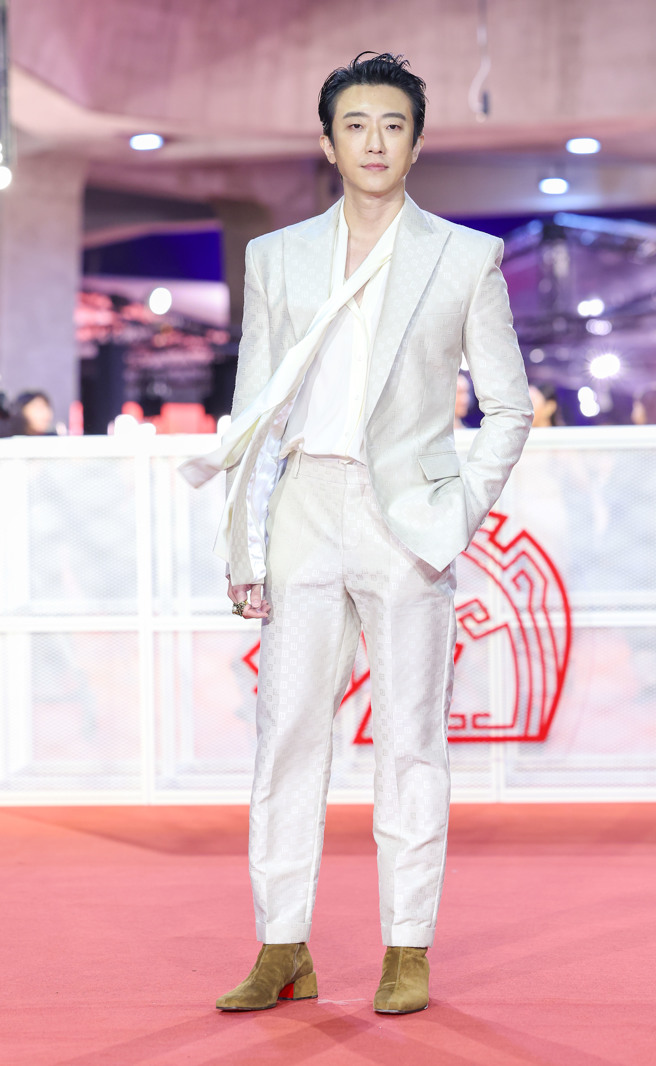 怀秋笑说有穿红内裤。（图／陈俊吉 摄）