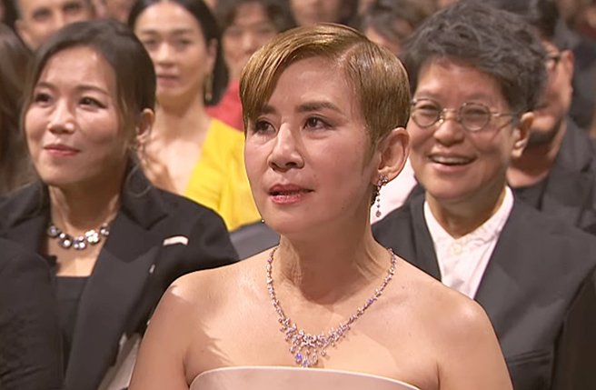 吴君如被刘冠廷点名后也摆臭脸。（图／翻摄自MyVideo、LINE TODAY）