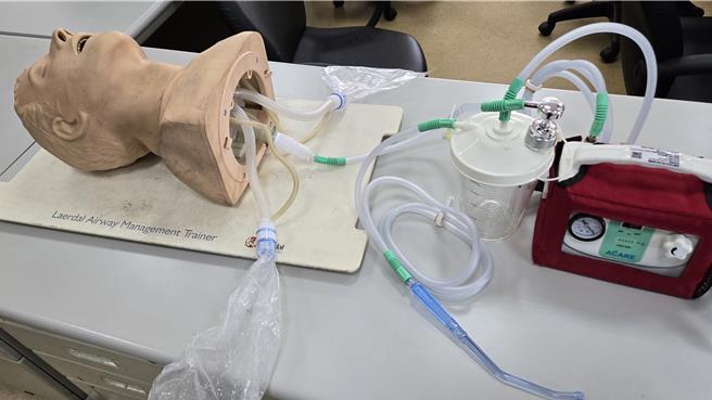 化腐朽为神奇！桃园市消防局第四大队龙潭分队1名高救技术员林宗翰，改造閒置安妮赋予新价值。（消防局提供／廖姮玥桃园传真）