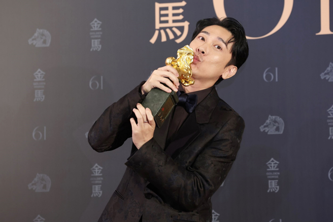 施名帥開心獲獎。（圖／杜宜諳攝）