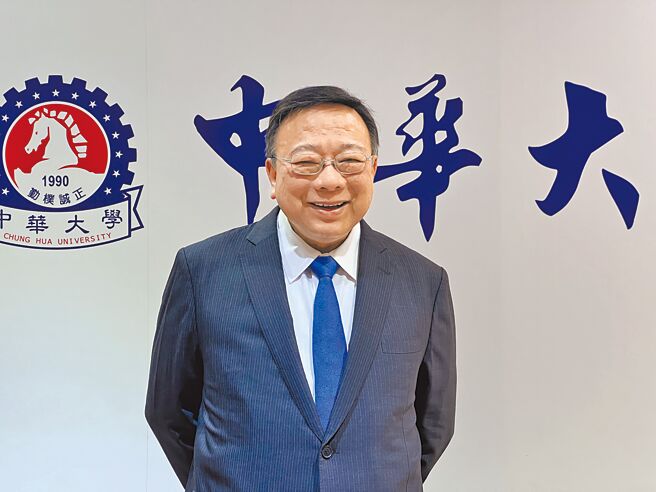 中华大学校长刘维琪表示，停招后剩余资产，将无偿捐给清大半导体学院使用。（王惠慧摄）