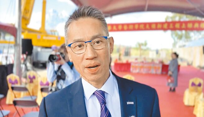 清华大学校长高为元22日表示，与中华大学整併，盼透过合作，培育更多人才。（王惠慧摄）