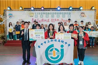 新社高中生「血溅赛场」 勇夺金手奖喊：血没白流