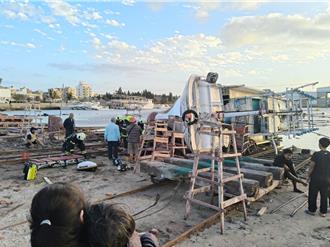 澎湖造船廠漁船落架突傾倒  工人壓傷1命危2輕傷