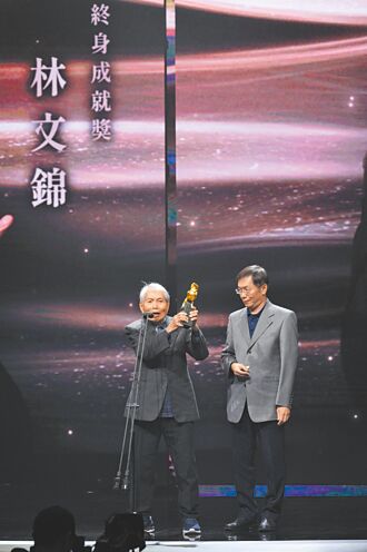 鄭佩佩4子女淚崩為媽驕傲