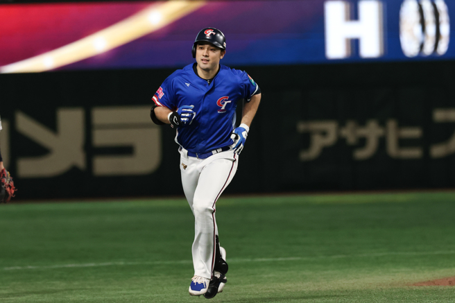 中华队林安可在对日本之战9局上开轰。（中华棒协提供）