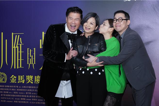 曾国城（左起）、杨贵媚、夏于乔、导演林书宇24日凌晨出席庆功宴。（罗永铭摄）